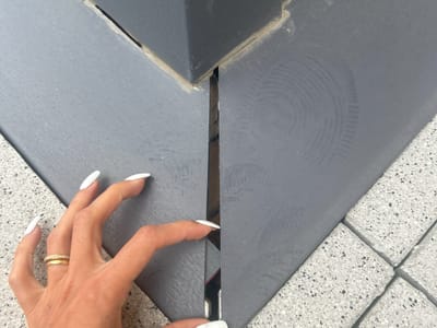 Open joint at the corner of the cladding — Cladding corner